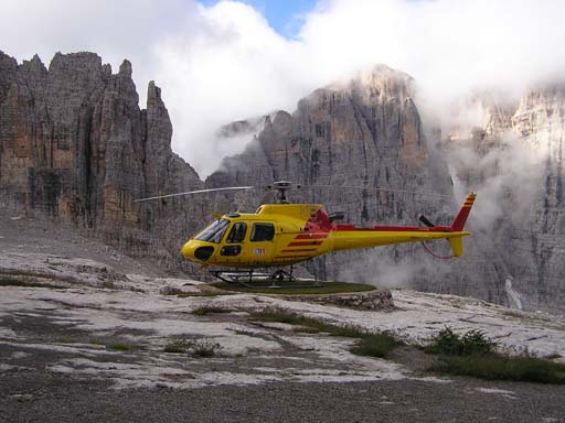 Helikopter in der Brenta, Alpen, Italien
